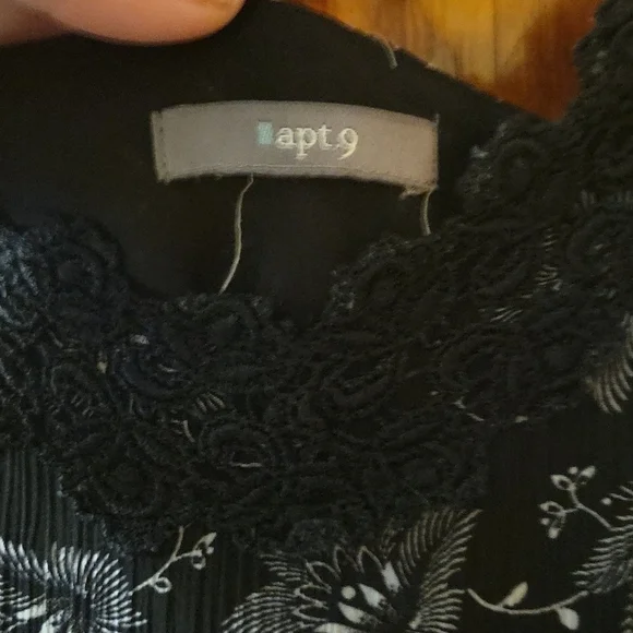 EUC APT 9 BLACK AND WHITE TANK - Picture 7 of 9